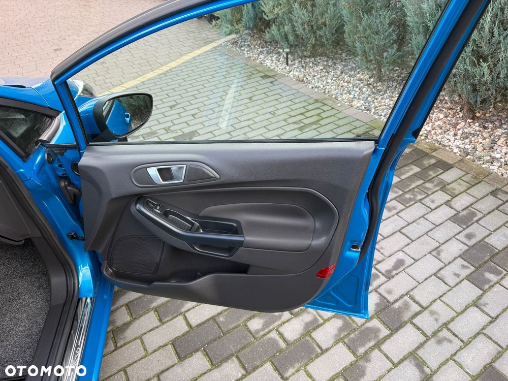 Ford Fiesta 1.6 TDCI SYNC Edition - 19