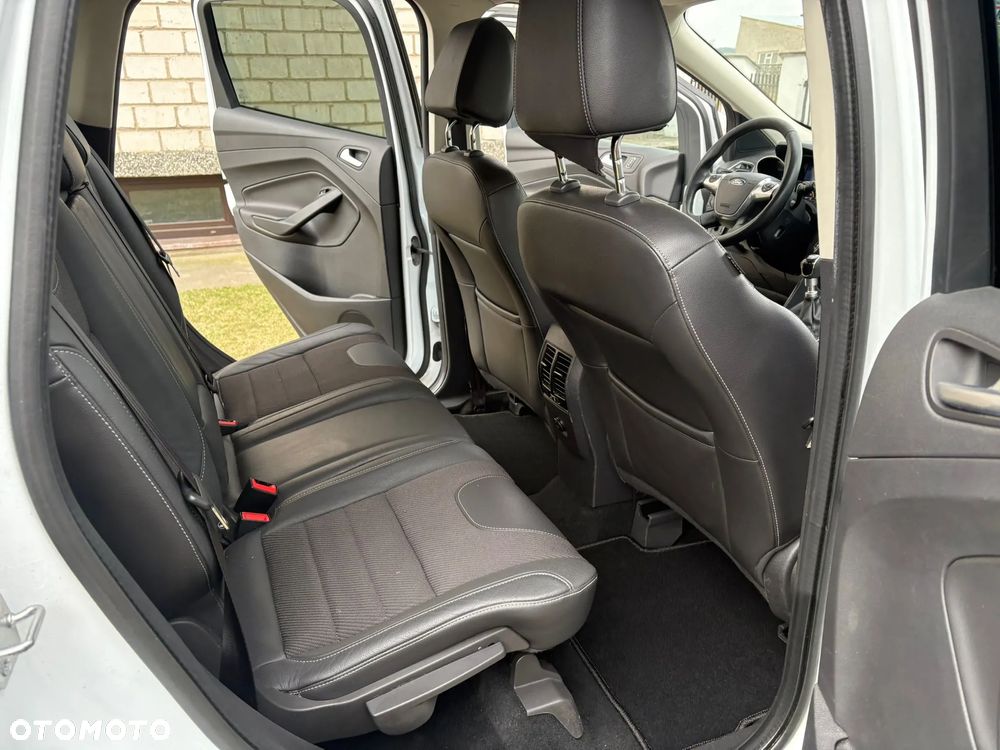 Ford Kuga 2.0 TDCi 2x4 Titanium - 16