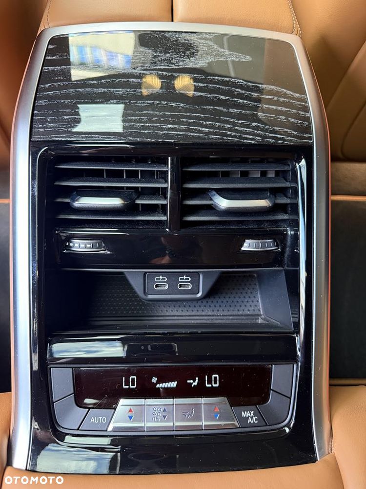 BMW Seria 8 - 33