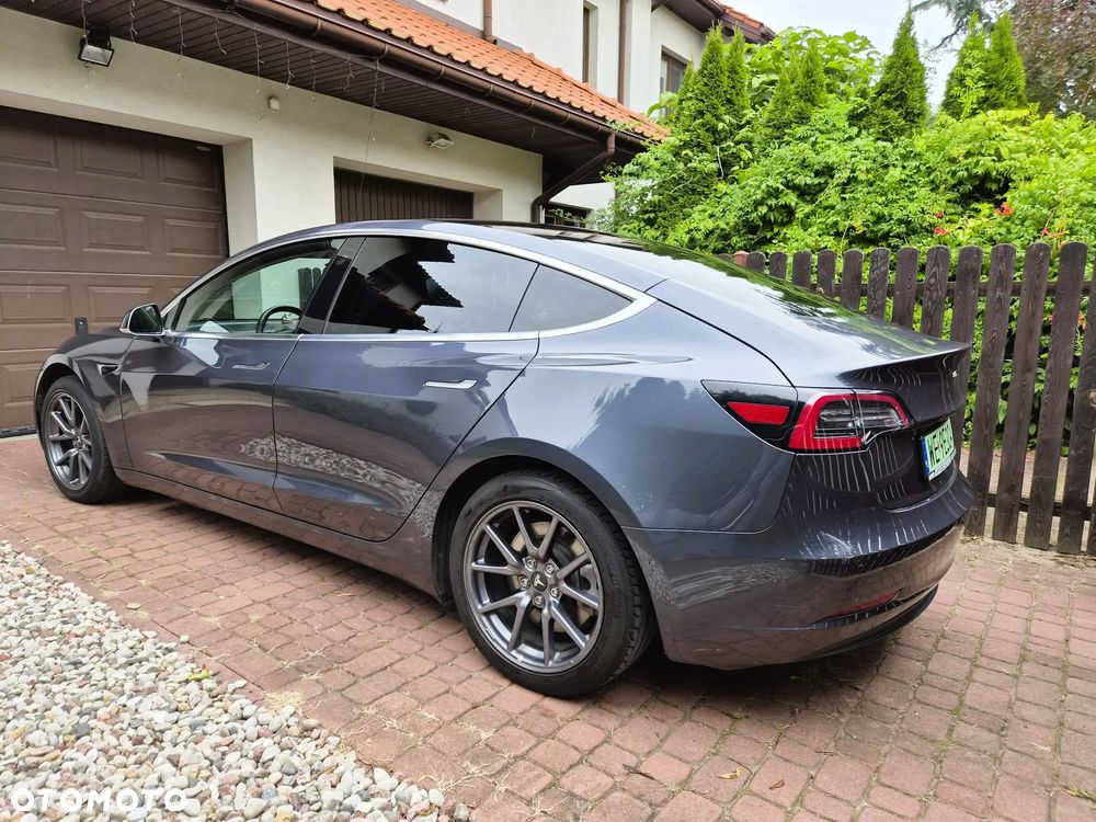 Tesla Model 3 - 4