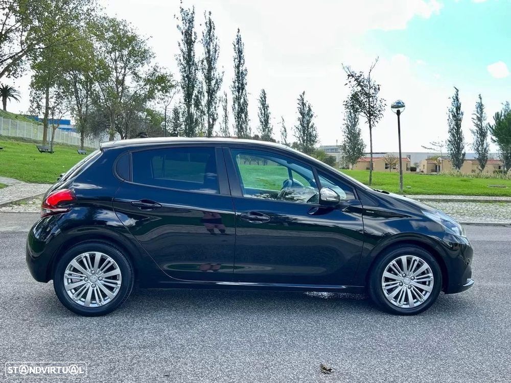 Peugeot 208 1.2 PureTech Signature - 13