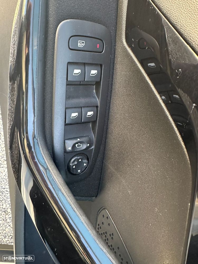 Peugeot 2008 1.2 PureTech Signature - 12