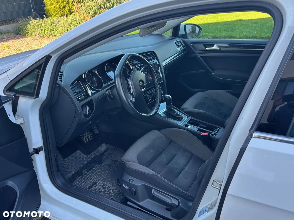 Volkswagen Golf - 6