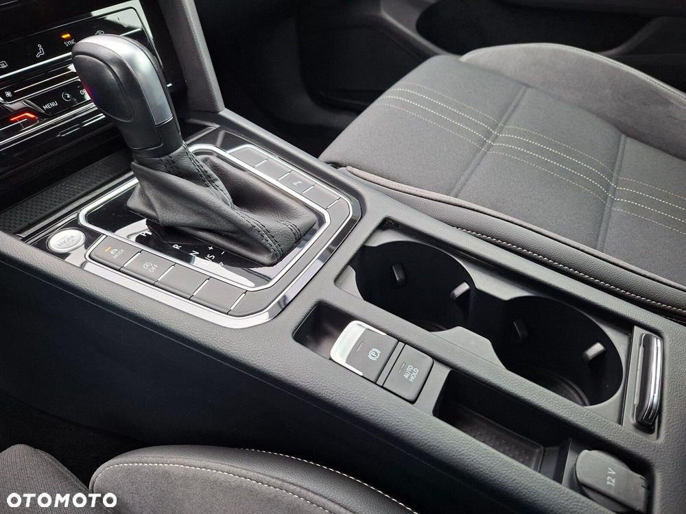 Volkswagen Passat - 23