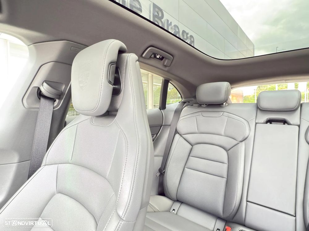 Porsche Taycan Sport Turismo - 30