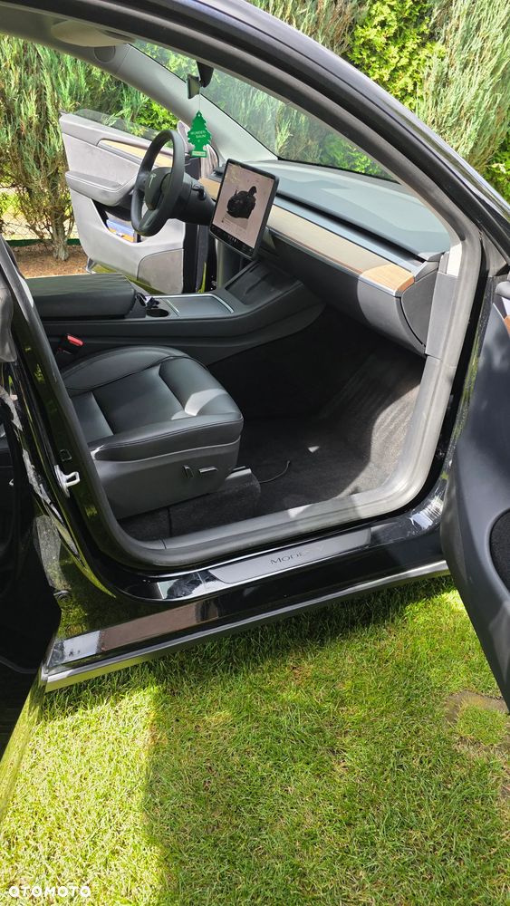 Tesla Model Y - 15