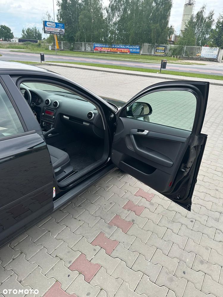 Audi A3 Sportback 1.6 TDI DPF Ambiente - 15