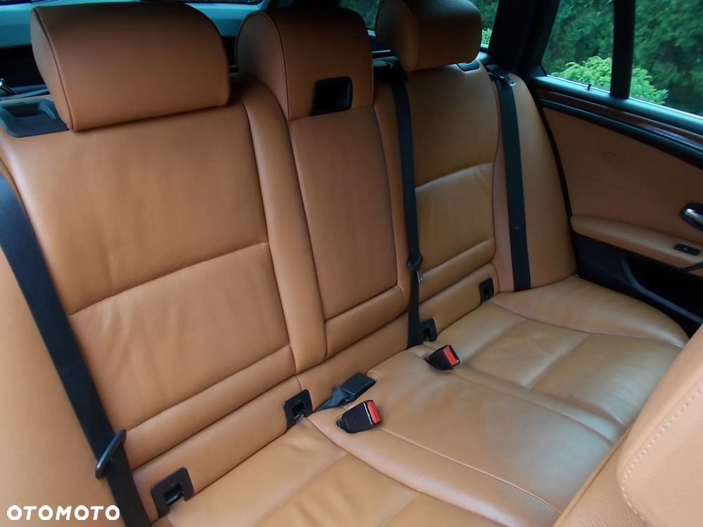 BMW Seria 5 525d - 11