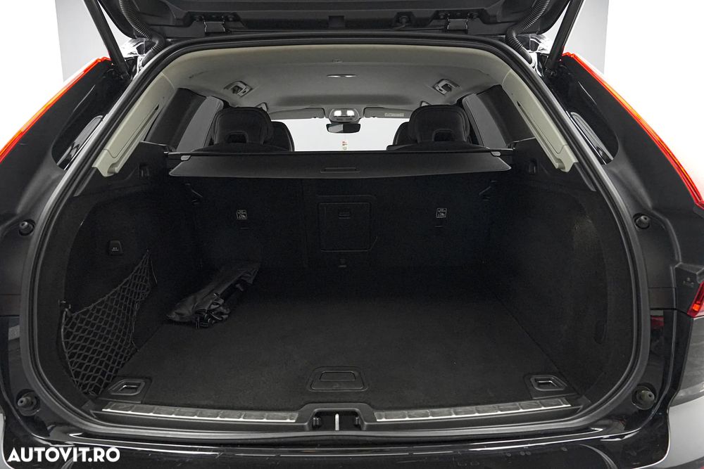 Volvo XC 60 B4 MHEV Momentum Pro - 26