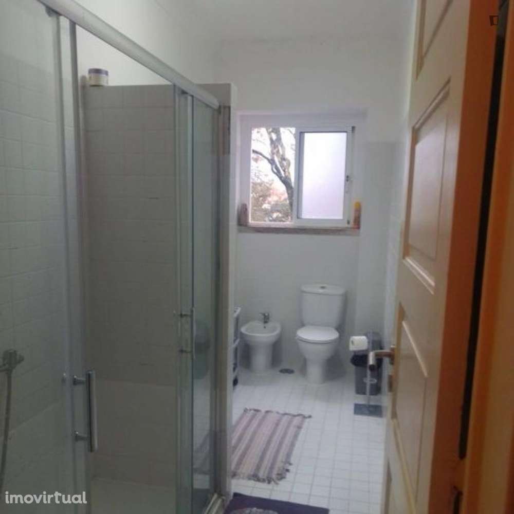 Quarto - localizado em Roma-Areeiro Lisbon - Grande imagem: 3/10