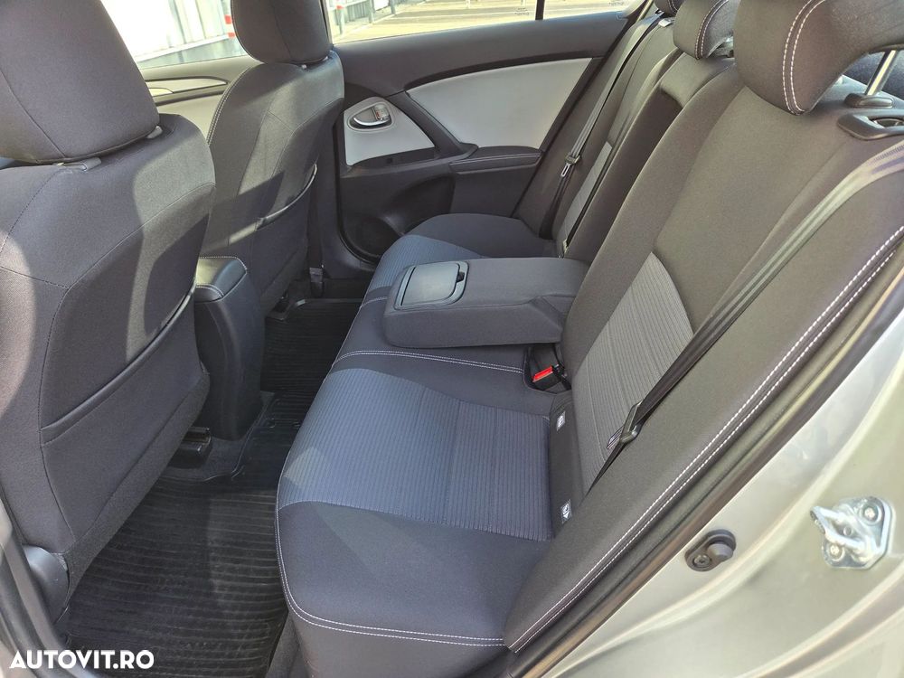 Toyota Avensis 1.8 Multidrive S Executive - 9