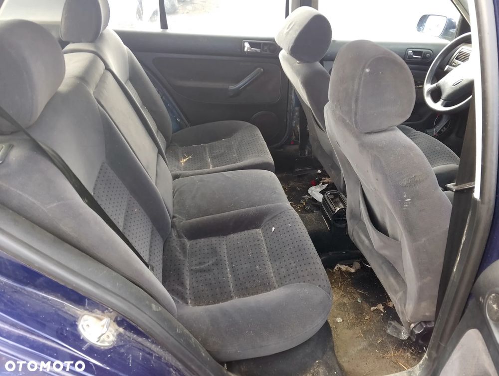 Volkswagen Golf IV (97-06r.) 1.6B 104KM. Silnik ATN,  AUS,  AZD,  BCB Skrzynia ERT,  DLP,  DNZ,  DRZ,  CZB,  DUS,  DUU,  DUV  lakier LB5N.Cały na części. GWARANCJA !!! Przód Tył Zestaw Komplet Drzwi Klapa Zderzak Błotnik Maska Grill Atrapa Szyba Pas Lampa Lusterko Boczki Fotel Kanapa Kokpit Deska Rozdzielcza Przełącznik Włącznik Sterownik Przewody Wiązka Instalacja Moduł Komputer Czujnik Listwa Pompa Alternator Wtryski Głowica Rozrusznik Kompresor Sprzęgło Dwumas Silnik Skrzynia ABS Klimatyzacji Paliwa Wspomagania Kolektor Turbina Przepustnica Zawór Chłodnica Koło Hak Belka Sanki Zawieszenie Mcpherson Półoś Amortyzator Wydech Tłumik Zacisk Most - 8