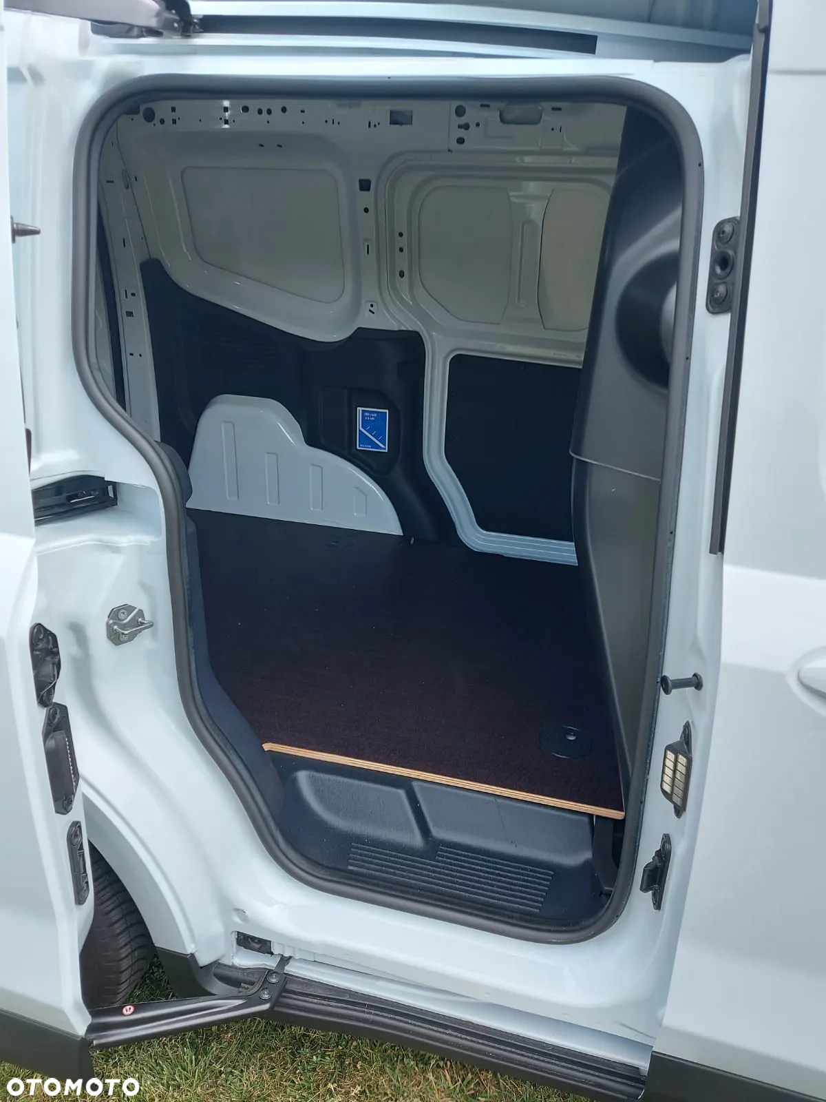 Ford Courier - 10