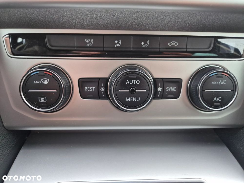 Volkswagen Passat 2.0 TDI (BlueMotion Technology) Highline - 16