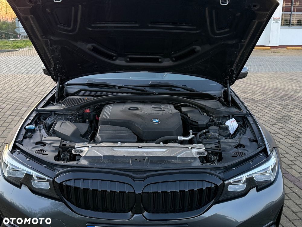 BMW Seria 3 330i - 22