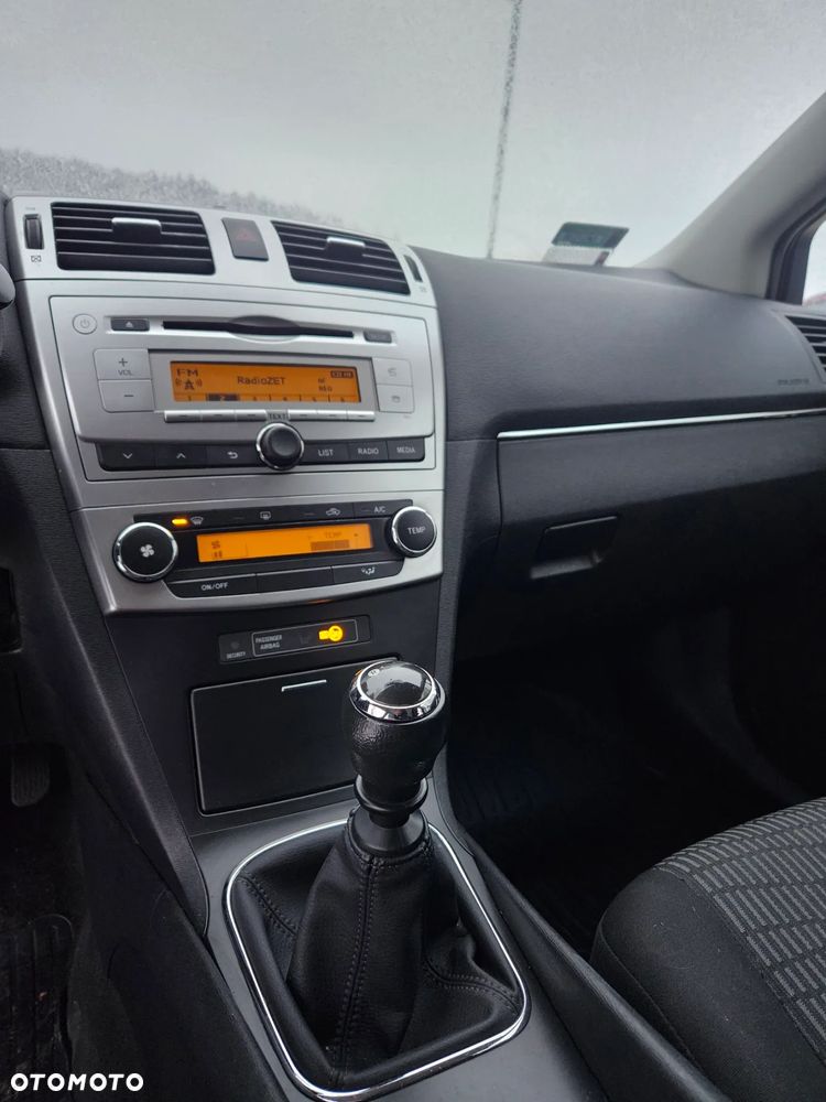 Toyota Avensis 1.8 Active - 23