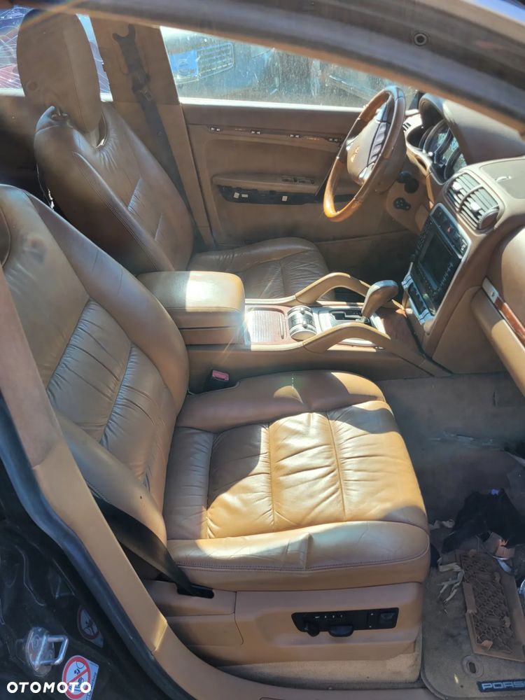 PORSCHE CAYENNE 955 fotel fotele kanapa deska kokpit podsufitka boczek boczki klamka podłokietnik licznik - 4