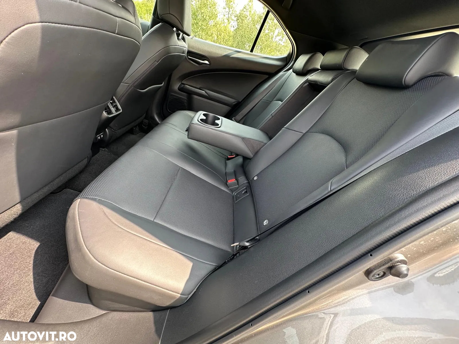 Lexus UX 250h Business Edition - 18