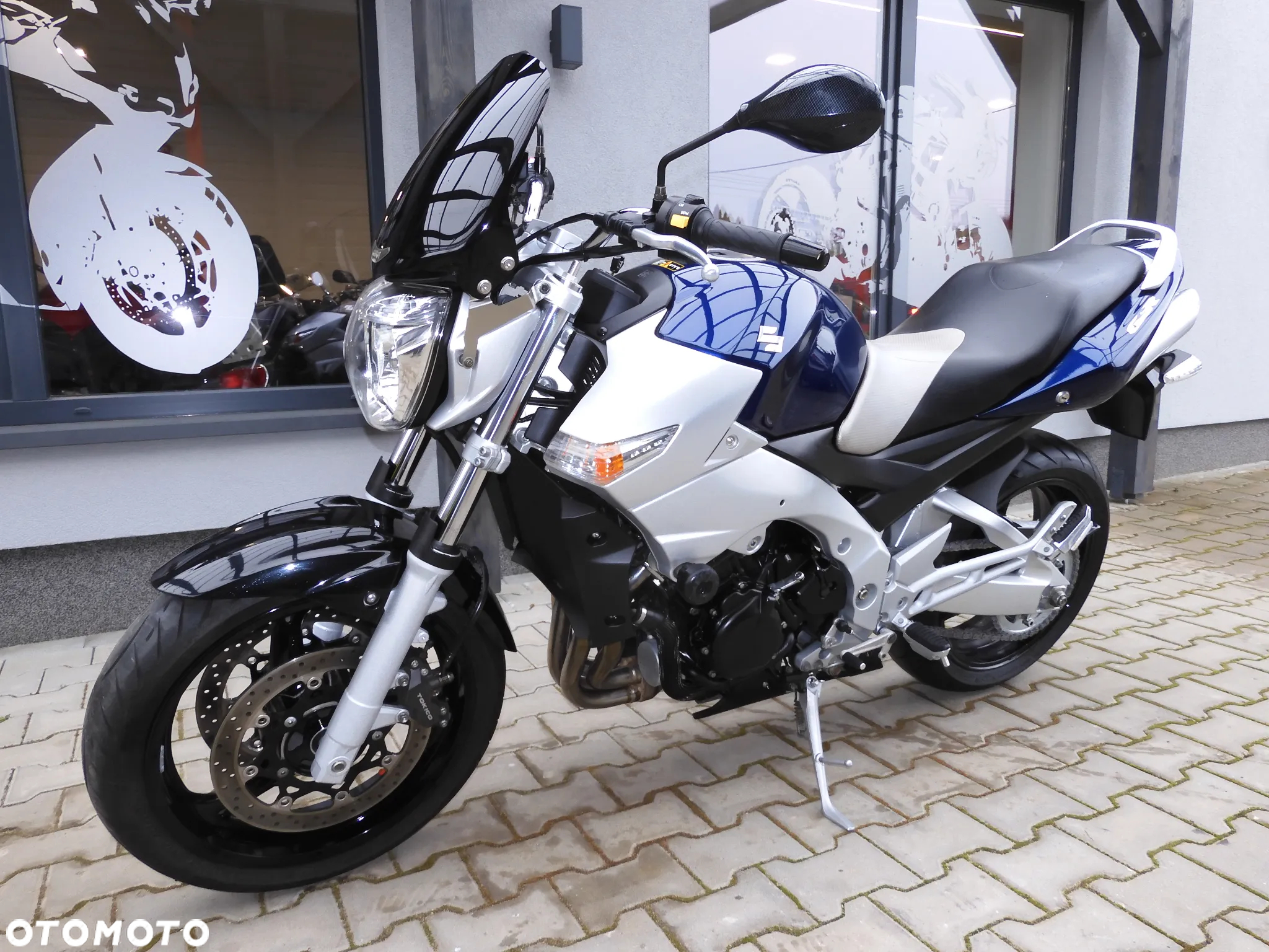 Suzuki GSR - 26