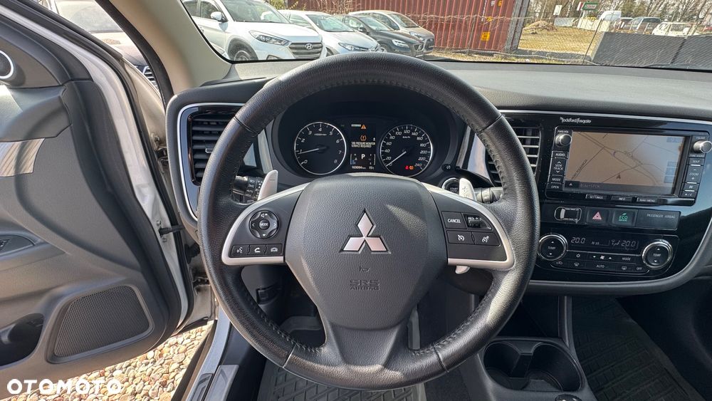 Mitsubishi Outlander 2.0 4WD Invite - 32