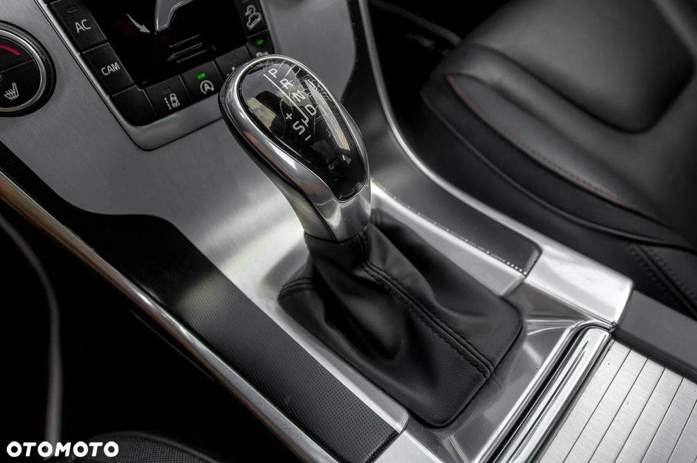 Volvo XC 60 D5 AWD Geartronic Ocean Race - 35