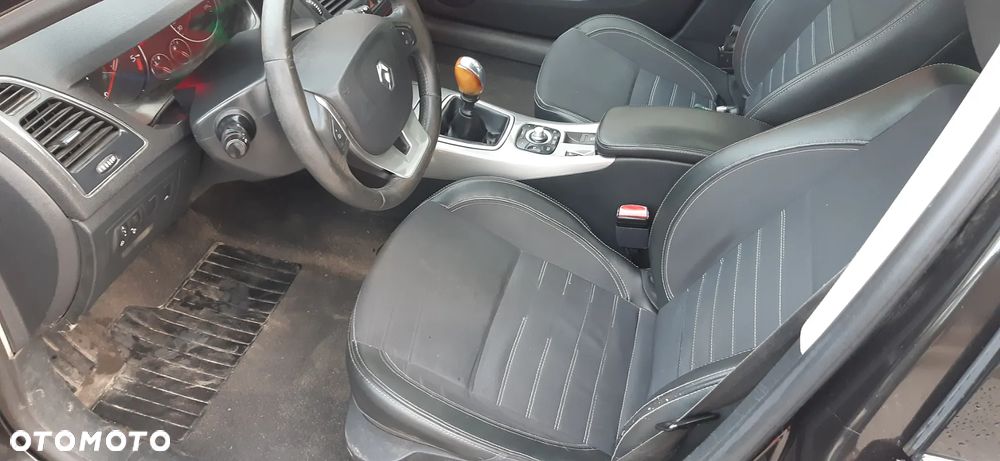 Renault Laguna dCi 110 FAP Bose Edition - 8