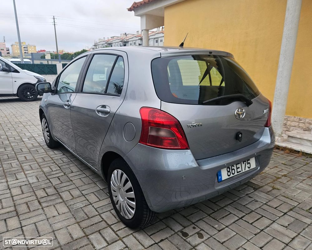 Toyota Yaris 1.0 VVT-i AC - 4