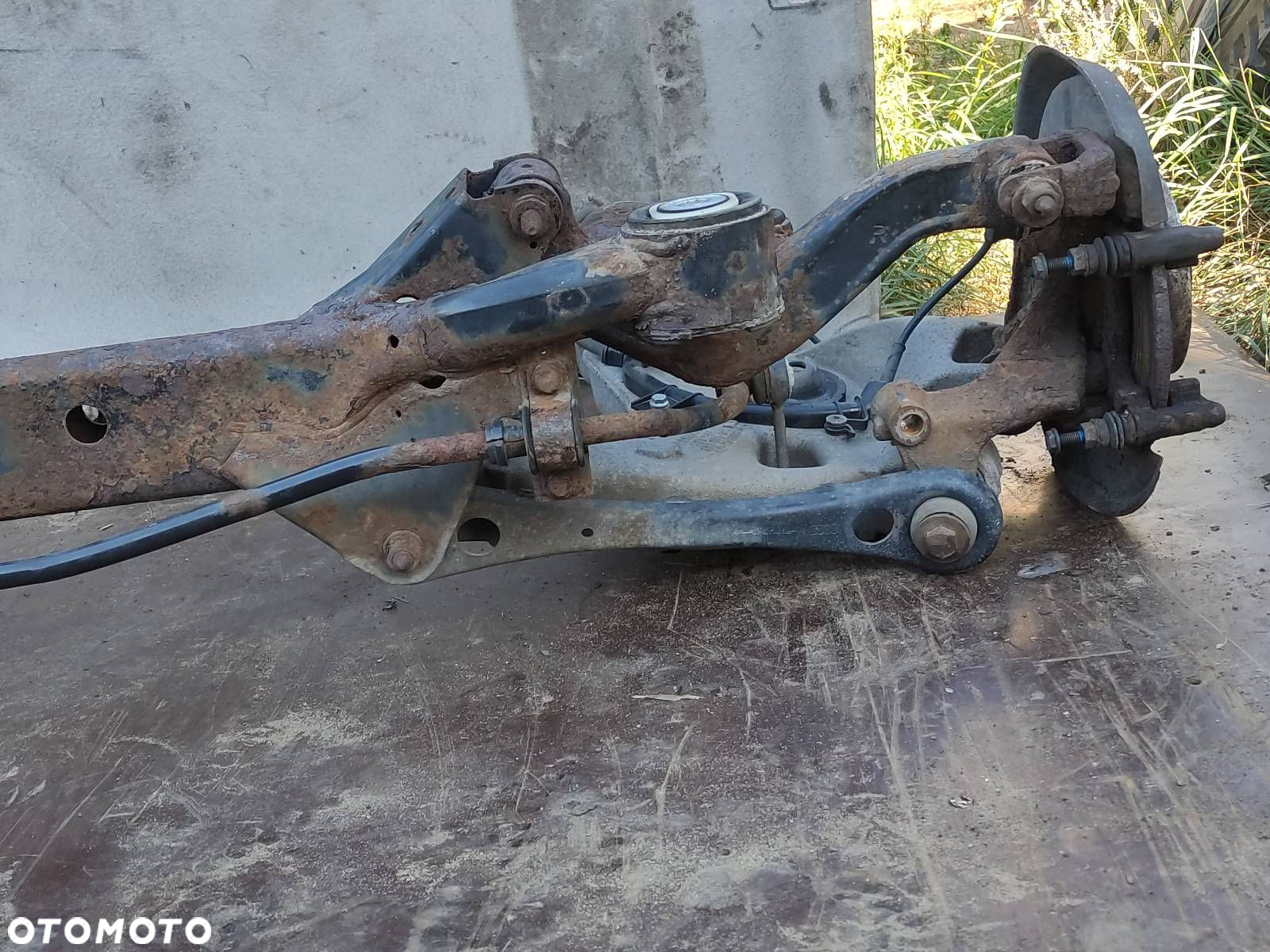 OŚ BELKA KOMPLETNE ZAWIESZENIE TYŁ AUDI A4 B6 SEDAN - 2