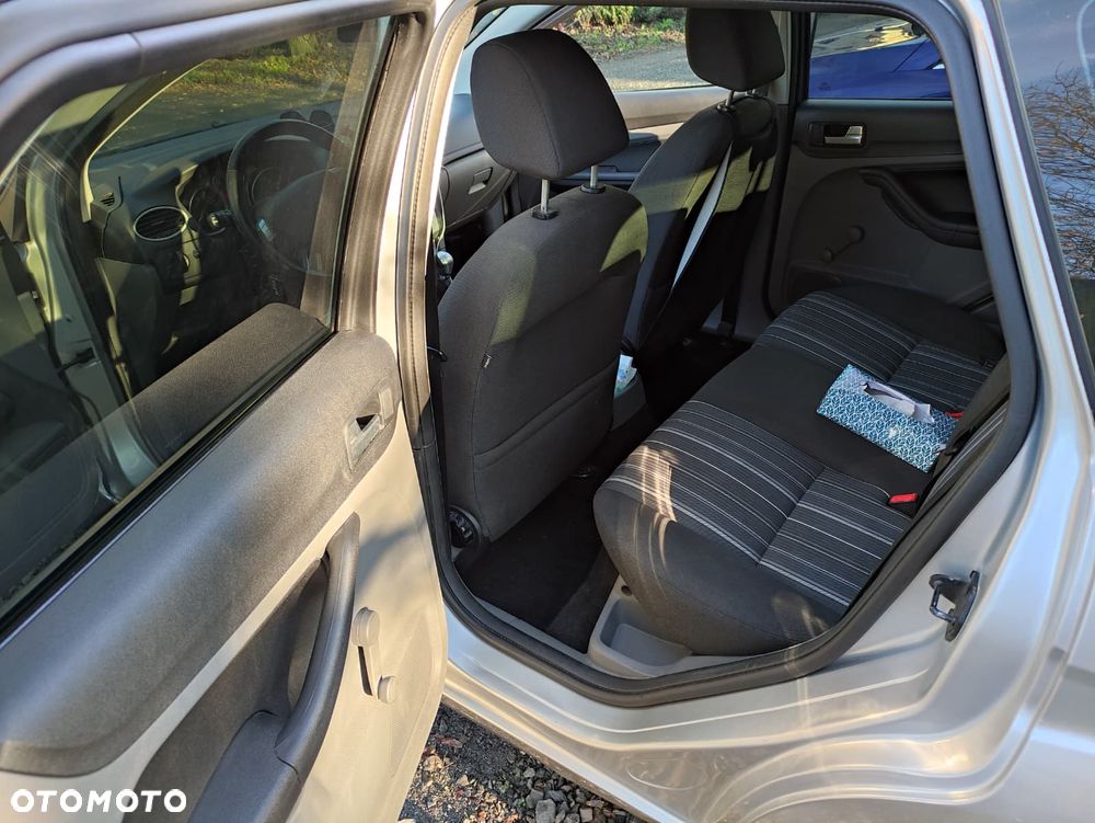 Ford Focus 1.6 16V Trend - 16