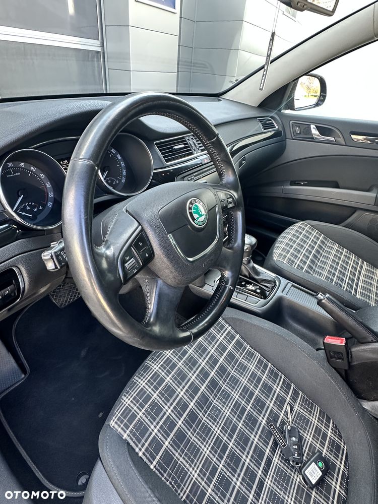 Skoda Superb 2.0 TDI DSG Exclusive - 33