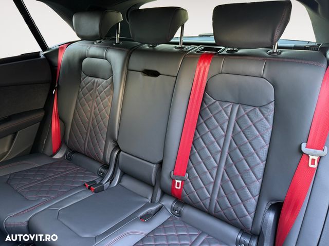 Audi SQ8 - 8