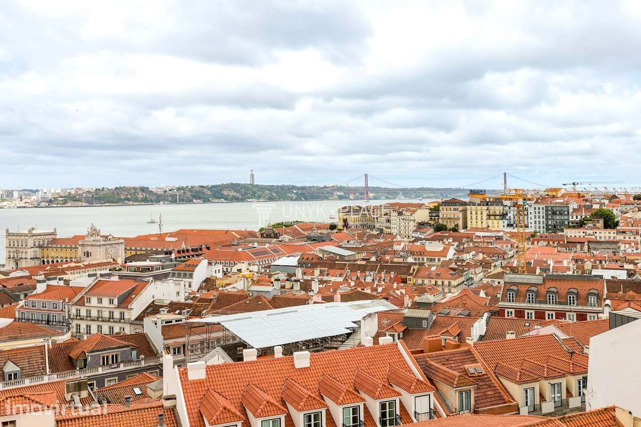 Charmoso Apartamento Duplex  com Varanda em Alfama - Grande imagem: 5/23