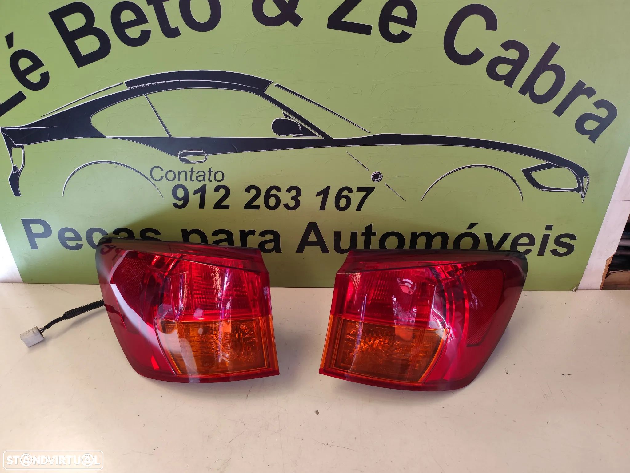 LEXUS IS FAROLIM DIREITO / ESQUERDO - FT466 - 1