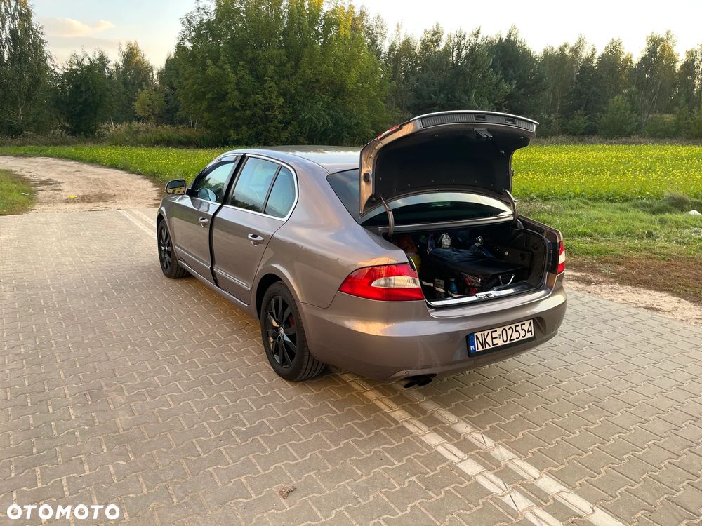 Skoda Superb 2.0 TDI 4x4 DSG Exclusive - 8