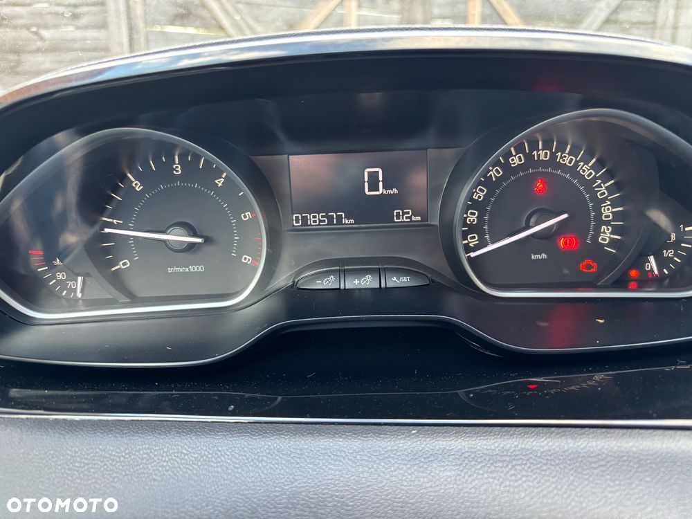 Peugeot 2008 1.6 BlueHDi Style - 9