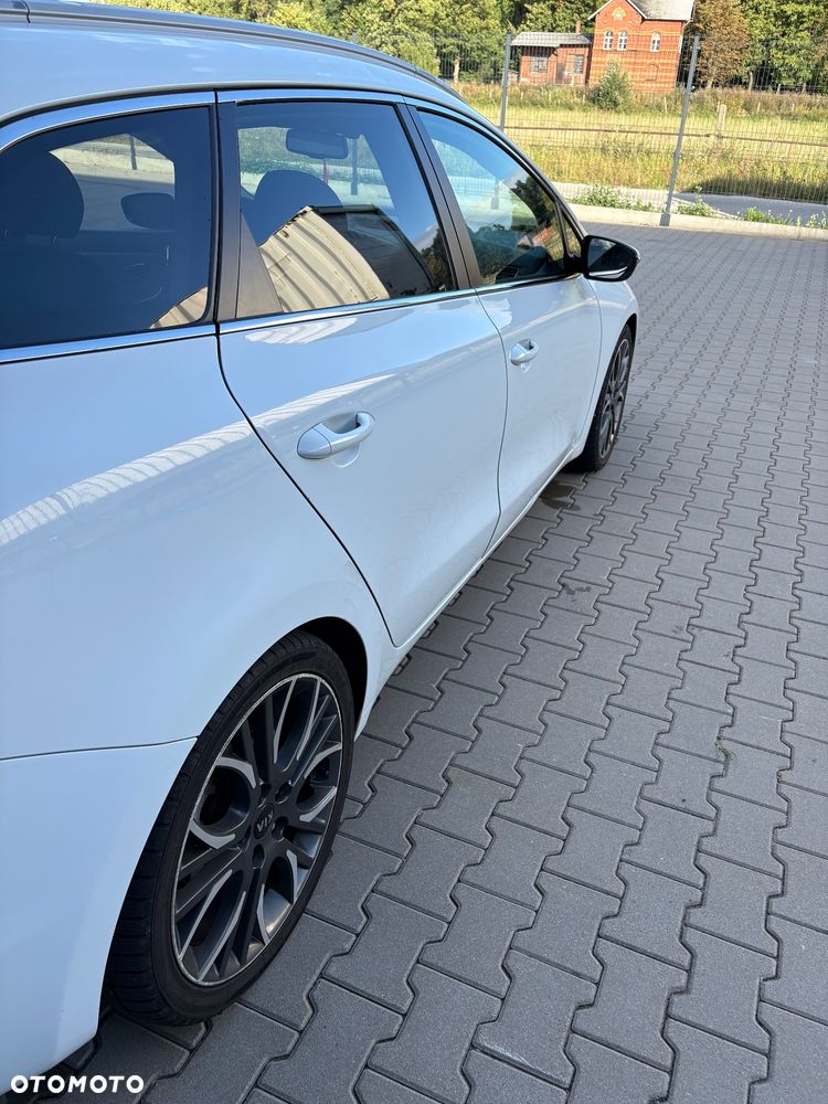 Kia Ceed - 10