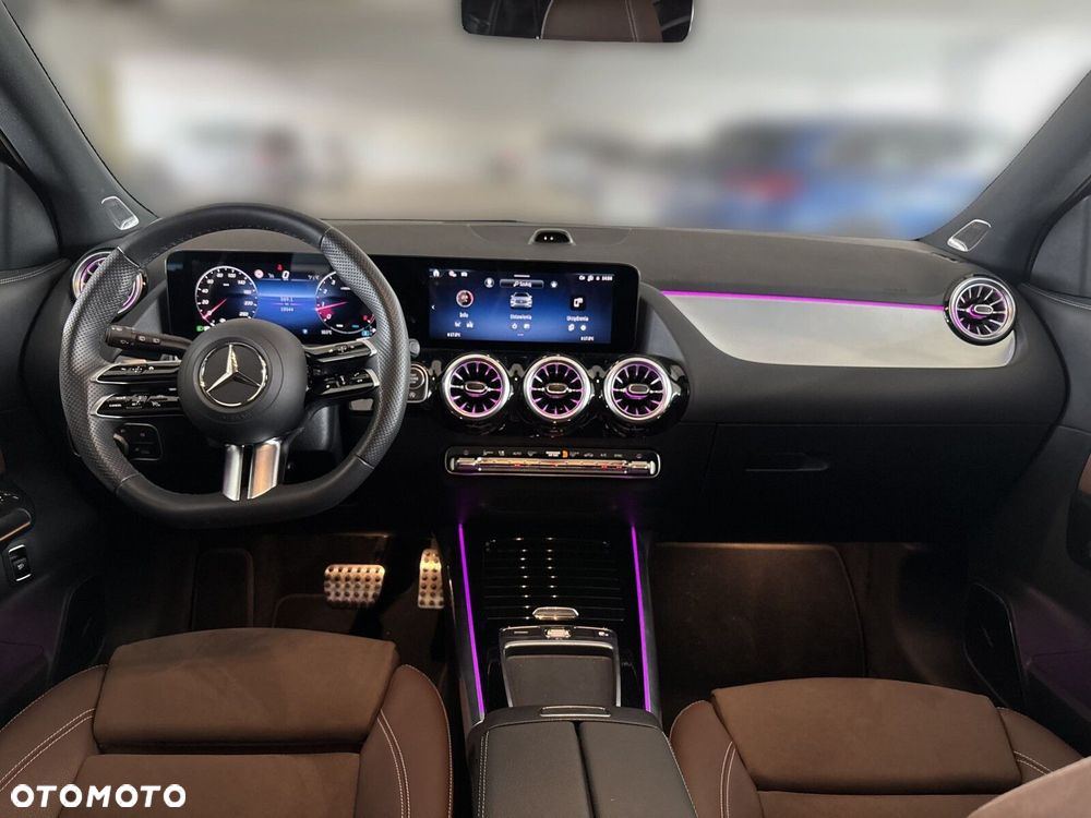 Mercedes-Benz GLA - 13