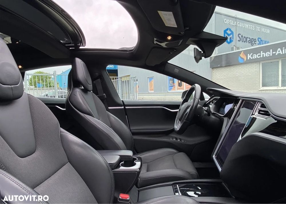 Tesla Model S - 12