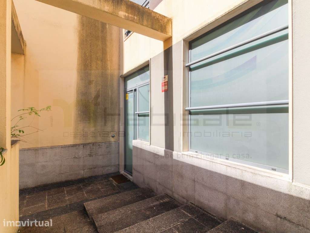 Loja de 50 m2, na Quinta do Conventinho, Santo António dos Cavaleir... - Grande imagem: 3/10