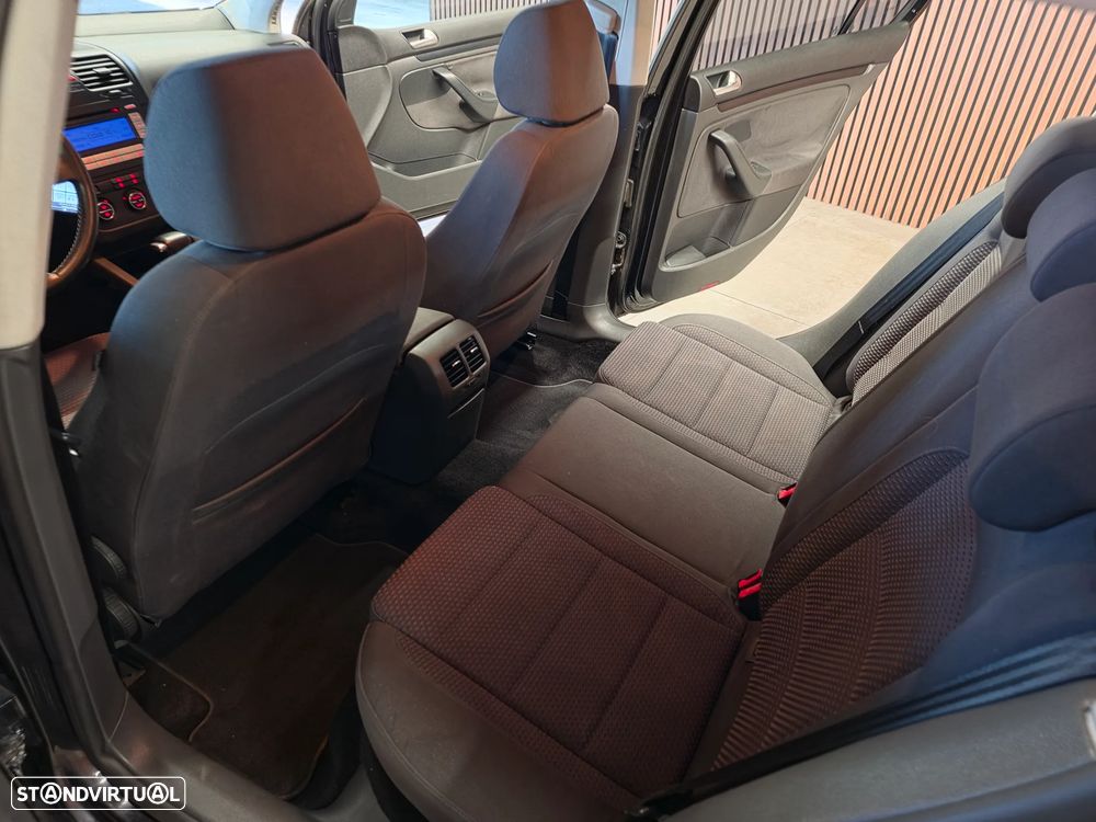 VW Golf 2.0 TDi GT Sport DSG - 19