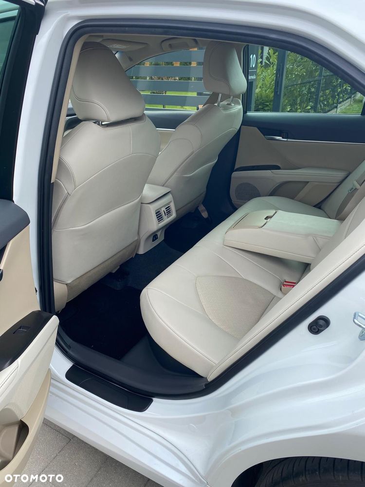 Toyota Camry 2.5 Hybrid Executive CVT - 6