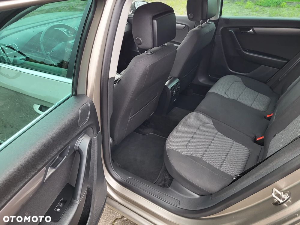 Volkswagen Passat Variant 2.0 Blue TDI DSG SCR Comfortline - 12