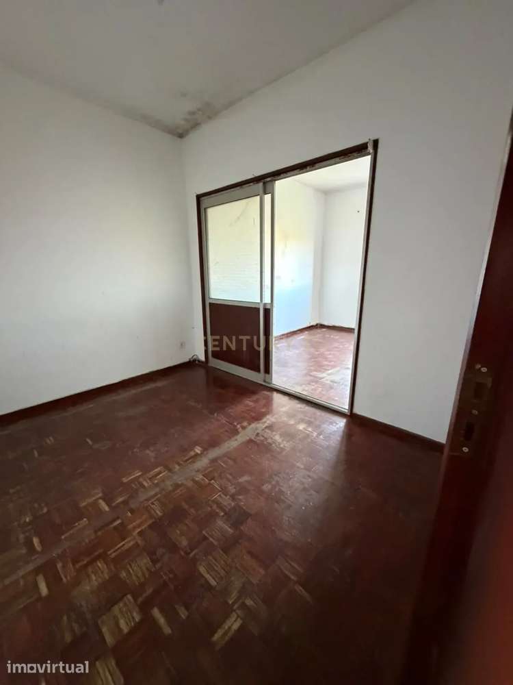 Apartamento T2 em Mem Martins | 79 m², despensa e sótão com potencial - Grande imagem: 4/7