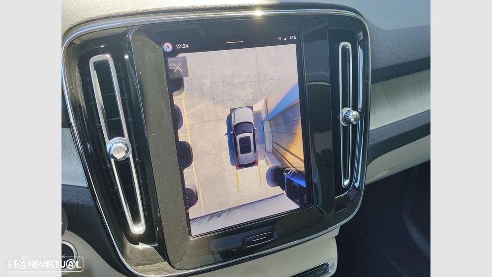 Volvo XC 40 2.0 B3 Plus Dark - 22