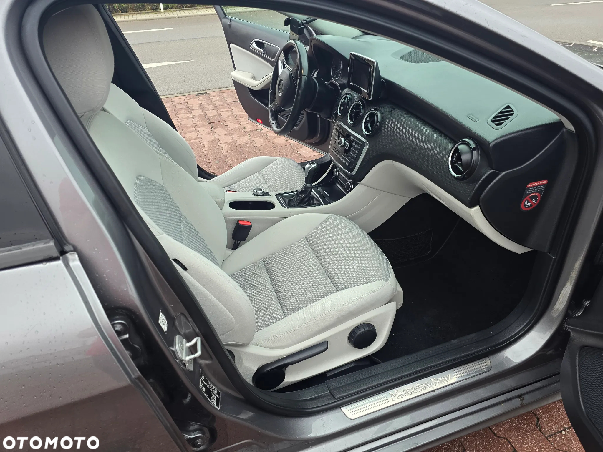 Mercedes-Benz Klasa A 180 CDI (BlueEFFICIENCY) - 14