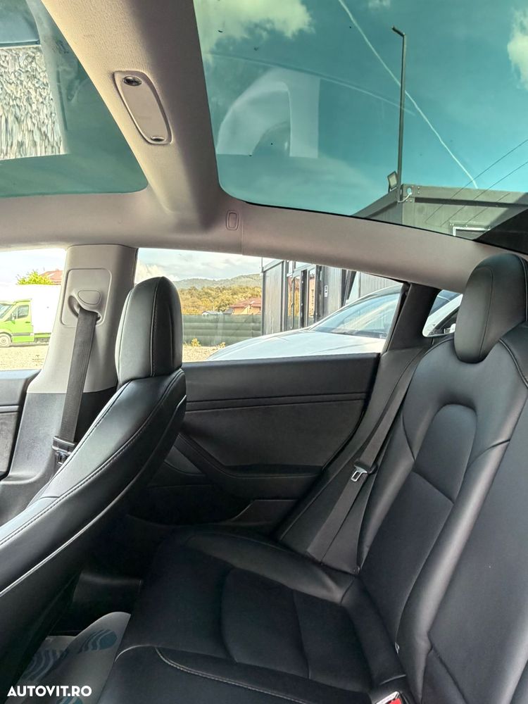 Tesla Model 3 - 8