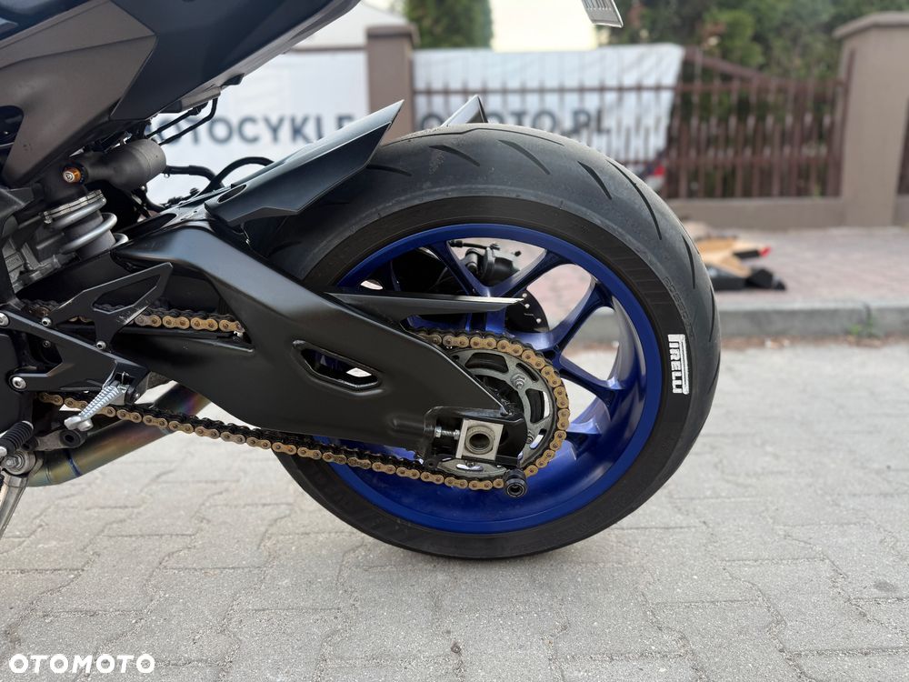 Yamaha R1 - 21