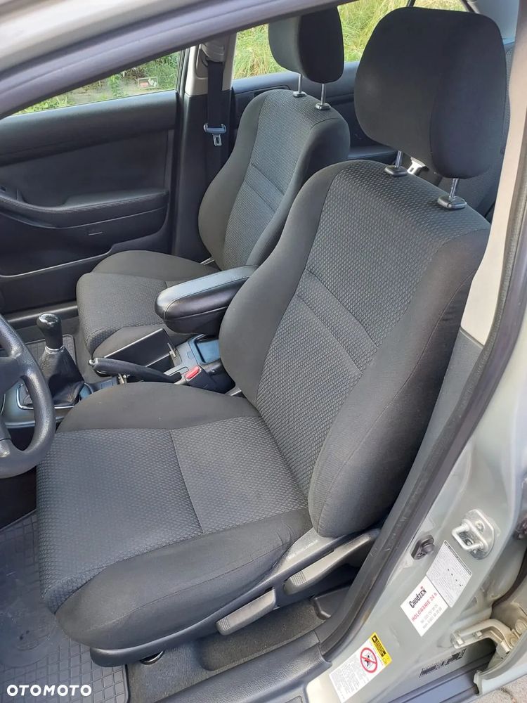 Toyota Avensis - 18