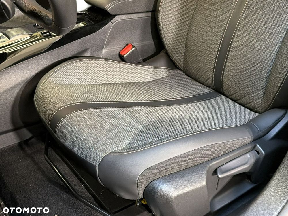 Peugeot 208 - 9
