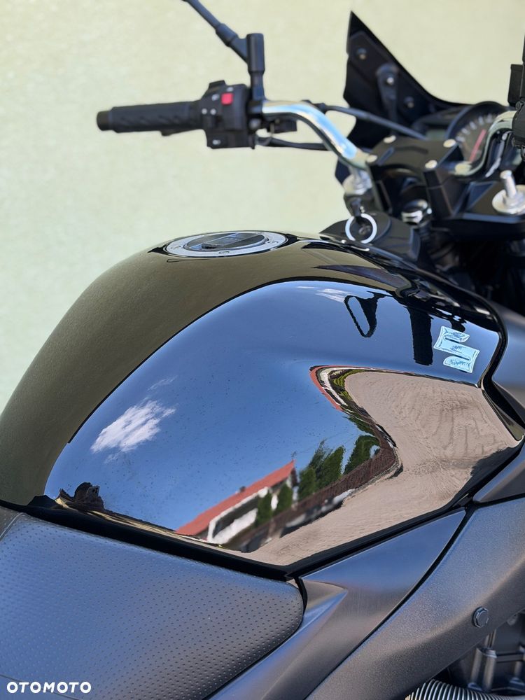 Suzuki GSR - 16